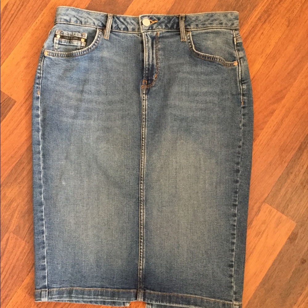 Calvin Klein Distress-wash Denim Skirt